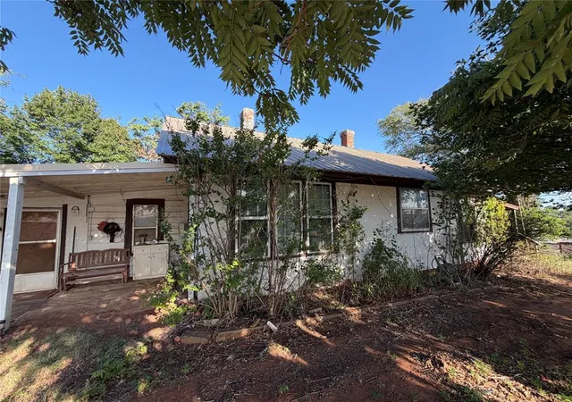 1st image of 104 W Johnny Bench St, Binger, OK 73009 | MLS# 1241735