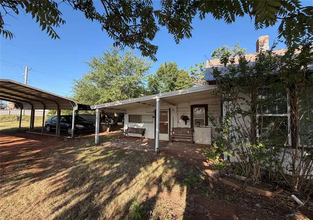2nd image of 104 W Johnny Bench St, Binger, OK 73009 | MLS# 1241735