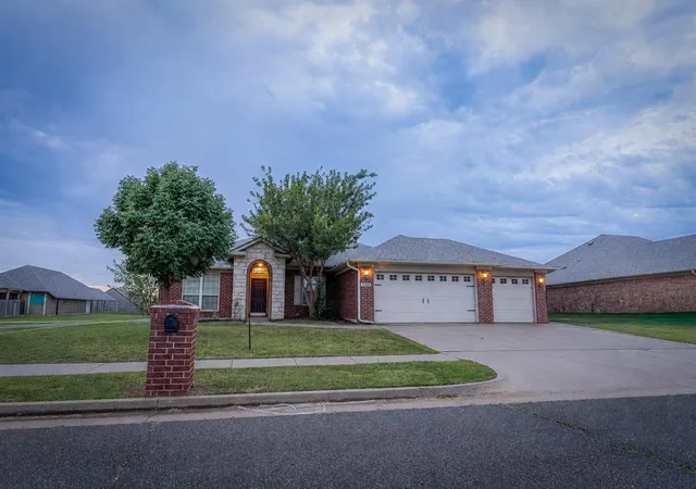 1st image of 2500 Nw 180th St, Edmond, OK 73012 | MLS# 1241739