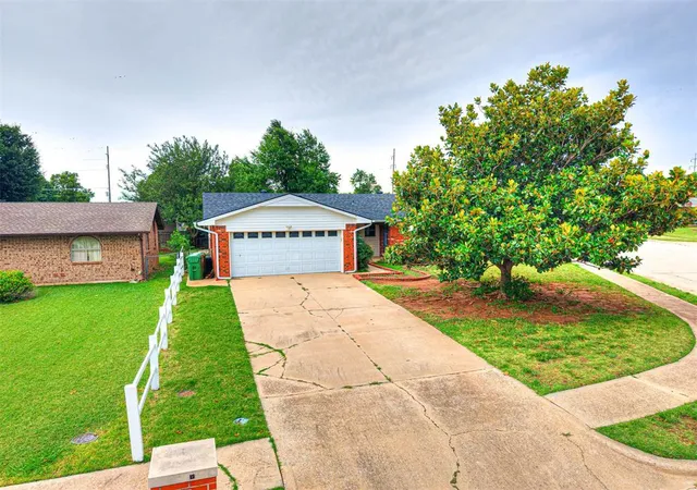 1st image of 411 Oak Creek Dr, Yukon, OK 73099 | MLS# 1241751