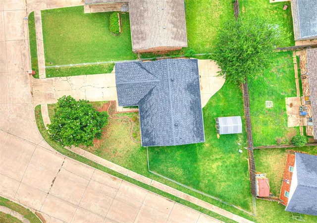 3rd image of 411 Oak Crk Dr, Yukon, OK 73099 | MLS# 1241751