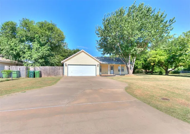 2nd image of 510 S 1st St, Yukon, OK 73099 | MLS# 1241760