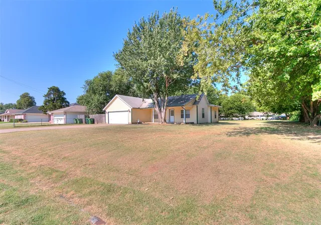 3rd image of 510 S 1st Street, Yukon, OK 73099 | MLS# 1241760