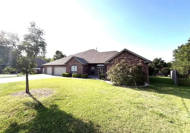 Photo 2 of Sale Pending at 2816 Land Run Rd, Moore, OK 73160 | MLS# 1241764 | Listing updated on 2026-08-21