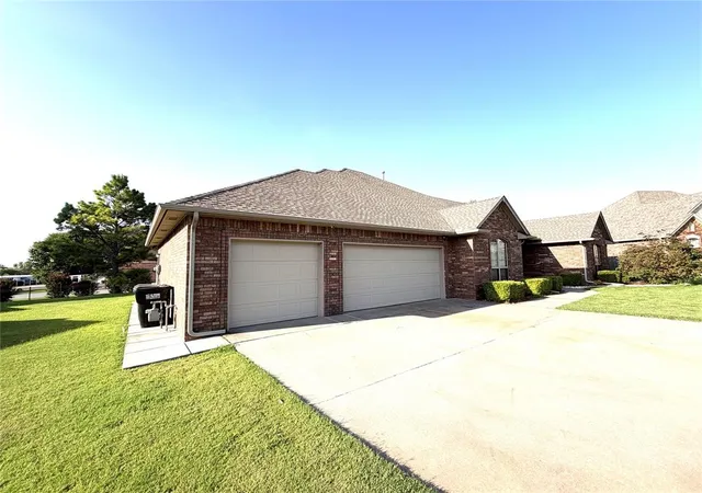 Photo 3 of Sale Pending at 2816 Land Run Rd, Moore, OK 73160 | MLS# 1241764 | Listing updated on 2026-08-21