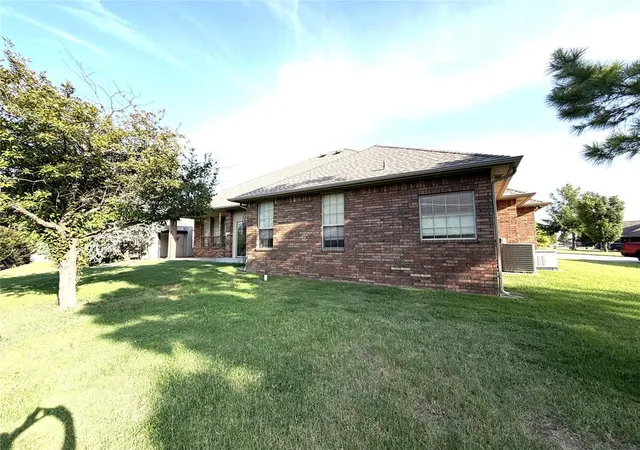 Photo 5 of Sale Pending at 2816 Land Run Rd, Moore, OK 73160 | MLS# 1241764 | Listing updated on 2026-08-21