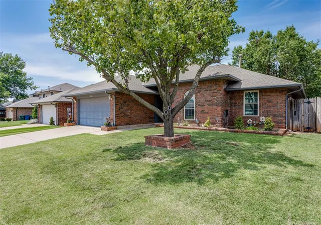 Photo 1 of Single family home for sale at 1705 Park View Pl, Edmond, OK 73003 | MLS# 1241776 | Listing updated on 2026-09-18
