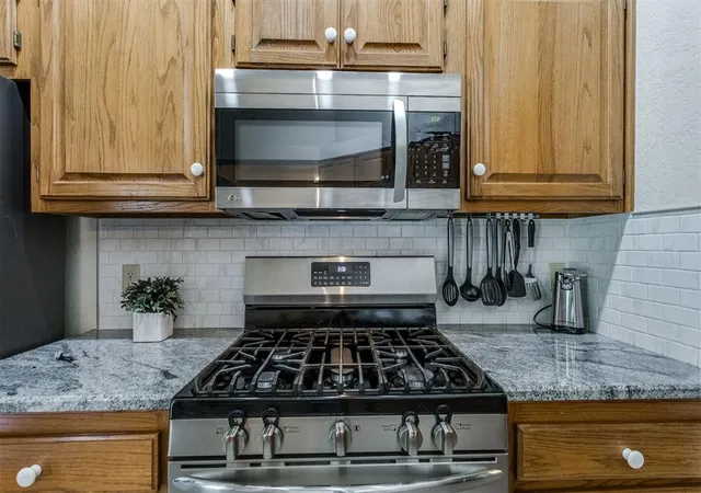 Photo 4 of Single family home for sale at 1705 Park View Pl, Edmond, OK 73003 | MLS# 1241776 | Listing updated on 2026-09-18