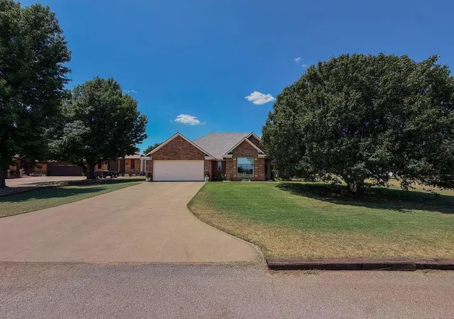 2nd image of 212 S Vernon Ave, Hinton, OK 73047 | MLS# 1241785