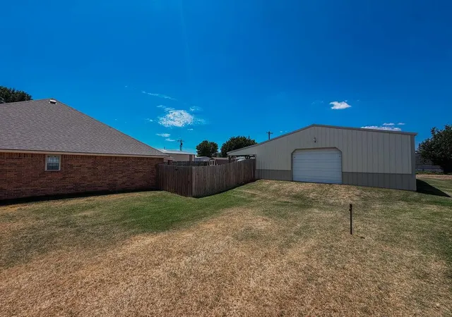 3rd image of 212 S Vernon Ave, Hinton, OK 73047 | MLS# 1241785