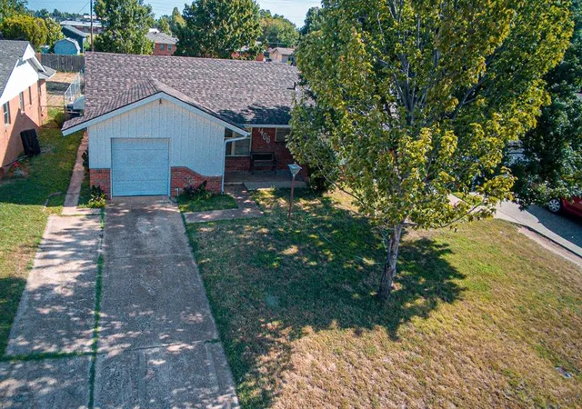 2nd image of 1406 W Mississippi Ave, Chickasha, OK 73018 | MLS# 1241790