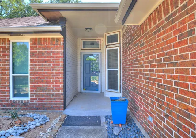2nd image of 221 Victory Dr, Norman, OK 73072 | MLS# 1241795