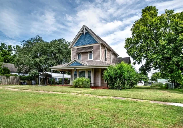 Photo 3 of Single family home for sale at 115 W 5th Street, Stroud, OK 74079 | MLS# 1241810 | Listing updated on 2026-08-04
