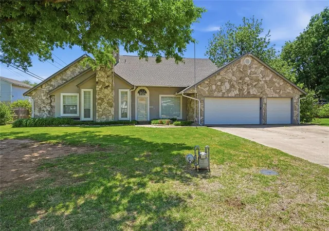 Photo 2 of Single family home for sale at 5804 Nw 53rd Street, Warr Acres, OK 73122 | MLS# 1241820 | Listing updated on 2026-09-03