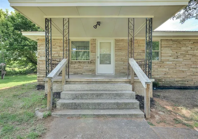 2nd image of 240 N Bobby Mankin Dr, Choctaw, OK 73020 | MLS# 1241823