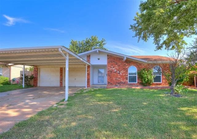 1st image of 1049 Sw 3rd St, Moore, OK 73160 | MLS# 1241829