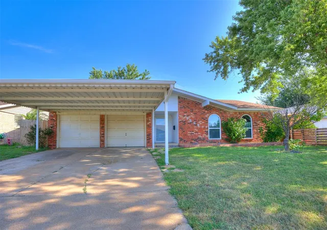 3rd image of 1049 Sw 3Rd St, Moore, OK 73160 | MLS# 1241829