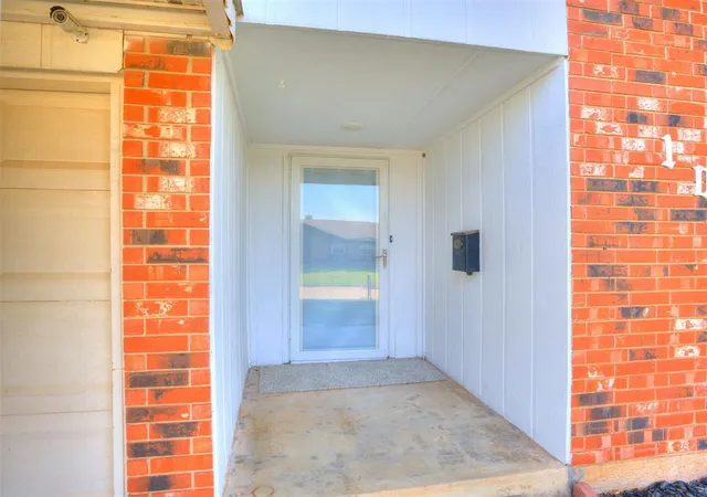 4th image of 1049 Sw 3Rd St, Moore, OK 73160 | MLS# 1241829