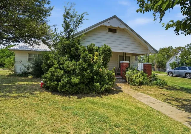 Photo 3 of Sale Pending at 221 East St, Martha, OK 73556 | MLS# 1241835 | Listing updated on 2026-08-18