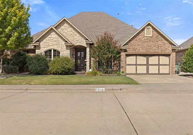 2nd image of 1316 Katelyn Ct, Yukon, OK 73099 | MLS# 1241841