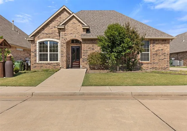 3rd image of 1316 Katelyn Ct, Yukon, OK 73099 | MLS# 1241841
