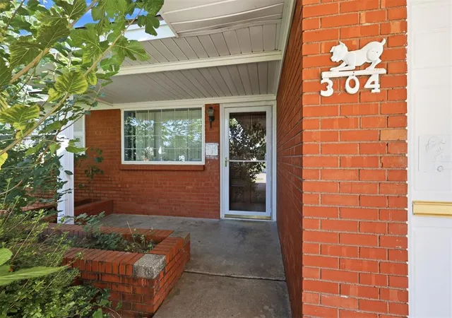 Photo 3 of Single family home for sale at 304 Country Clb Ter, Oklahoma City, OK 73110 | MLS# 1241849 | Listing updated on 2026-09-01