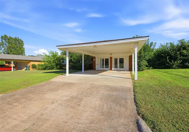 Photo 4 of Single family home for sale at 304 Country Clb Ter, Oklahoma City, OK 73110 | MLS# 1241849 | Listing updated on 2026-09-01