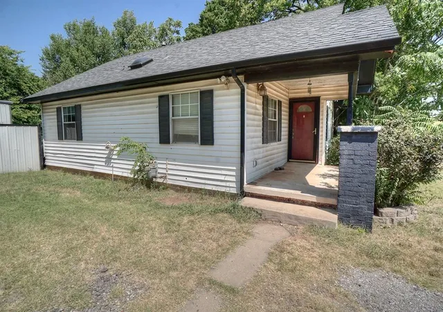 Photo 1 of Sale Pending at 121 N Classen Ave, Moore, OK 73160 | MLS# 1241859 | Listing updated on 2026-09-04