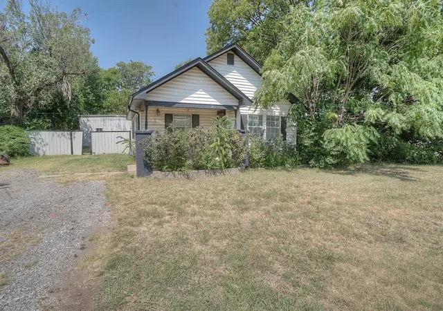 Photo 3 of Sale Pending at 121 N Classen Ave, Moore, OK 73160 | MLS# 1241859 | Listing updated on 2026-09-04