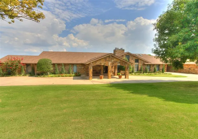 1st image of 12504 N Frisco Rd, Yukon, OK 73099 | MLS# 1241867