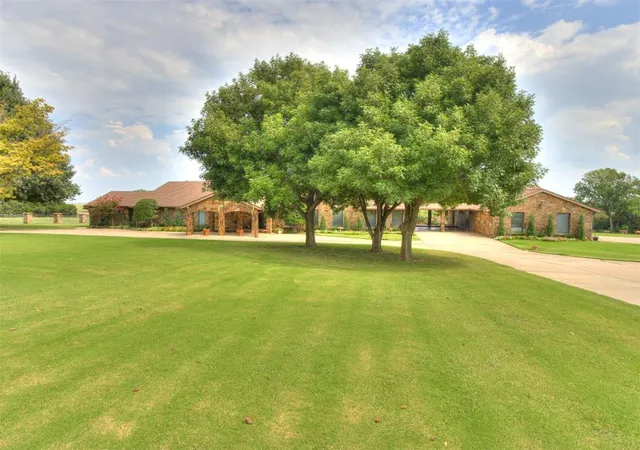 Photo 3 of Single family home for sale at 12504 N Frisco Rd, Yukon, OK 73099 | MLS# 1241867 | Listing updated on 2026-09-30