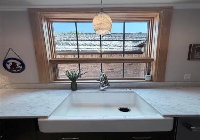 4th image of 16 Windbrook Sq, Norman, OK 73072 | MLS# 1241869