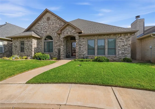 Photo 1 of Sale Pending at 305 Tierra Rica Cir, Altus, OK 73521 | MLS# 1241876 | Listing updated on 2026-10-13