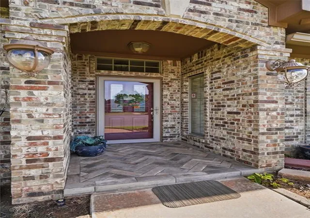 Photo 3 of Sale Pending at 305 Tierra Rica Cir, Altus, OK 73521 | MLS# 1241876 | Listing updated on 2026-10-13