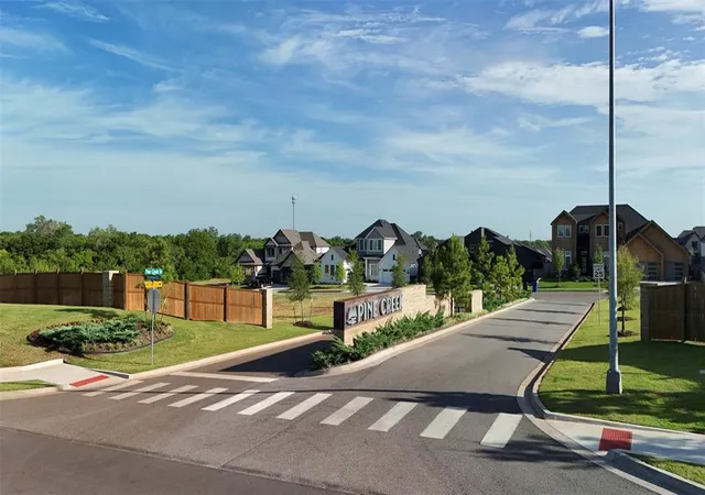 2nd image of 512 Rapids Wy, Norman, OK 73071 | MLS# 1241877