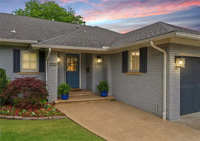 Photo 2 of Single Family Residence at 1722 Coventry Ln, Nichols Hills, OK 73120 | MLS# 1241890 | | Sold on 2026-08-31
