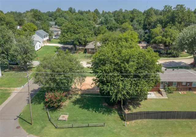 33rd image of 408 Benton Rd, Edmond, OK 73034 | MLS# 1241897