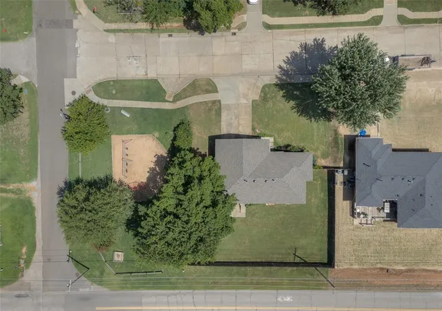 4th image of 408 Benton Rd, Edmond, OK 73034 | MLS# 1241897
