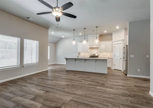 Photo 4 of Single family home for sale at 5209 White Gold Ave, Edmond, OK 73034 | MLS# 1241907 | Listing updated on 2026-09-08