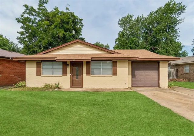 1st image of 505 N Buchanan St, Crescent, OK 73028 | MLS# 1241916