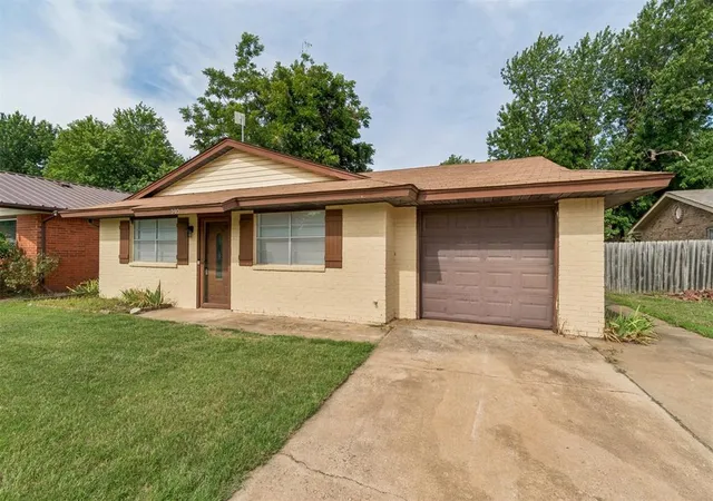 3rd image of 505 N Buchanan St, Crescent, OK 73028 | MLS# 1241916