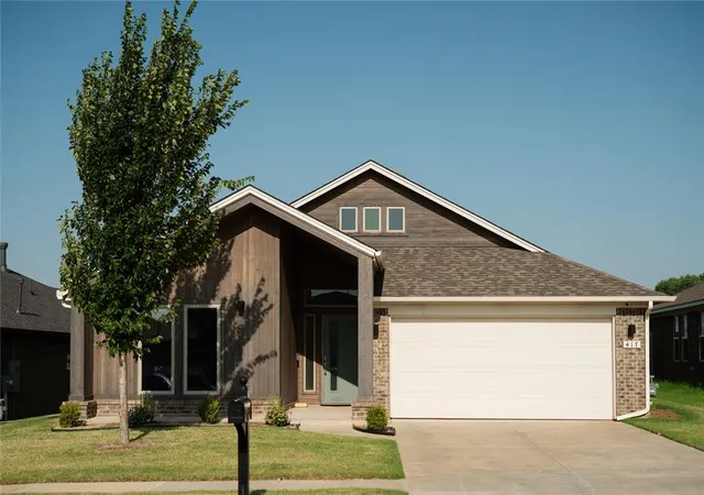 Photo 1 of Single family home for sale at 417 Vista Dr, Yukon, OK 73099 | MLS# 1241923 | Listing updated on 2026-08-22