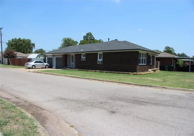 Photo 2 of Sale Pending at 945 Sw 51st Street, Oklahoma City, OK 73109 | MLS# 1241924 | Listing updated on 2026-08-10