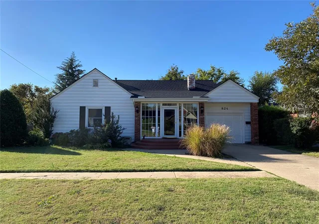 Photo 1 of Single family home for sale at 824 E Elm St, Altus, OK 73521 | MLS# 1241927 | Listing updated on 2026-09-05