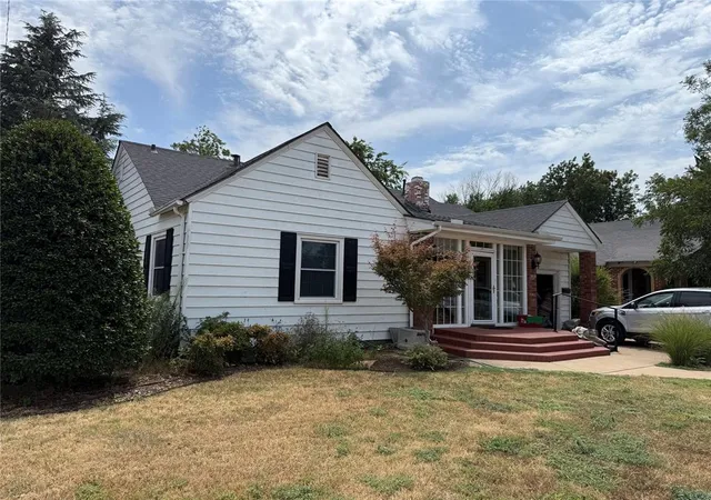 Photo 4 of Single family home for sale at 824 E Elm St, Altus, OK 73521 | MLS# 1241927 | Listing updated on 2026-09-05