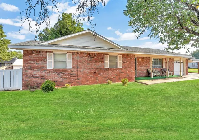 2nd image of 1001 W Ash St, Hobart, OK 73651 | MLS# 1241937