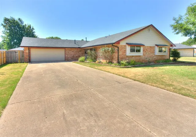 2nd image of 7724 Northgate Ave, Oklahoma City, OK 73162 | MLS# 1241939