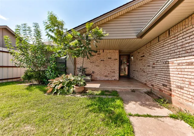 5th image of 1030 Walsh Ln, Yukon, OK 73099 | MLS# 1241946