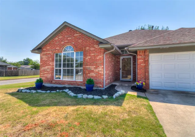 image of 12300 Sw 10th St, Yukon, OK 73099 | MLS# 1241950