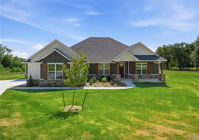 2nd image of 11179 Black Lion Ct, Blanchard, OK 73010 | MLS# 1241954
